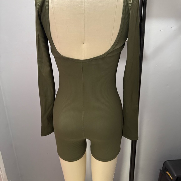 Forever 21 Olive Green Ribbed Long Sleeve Outfit - Picture 5 of 7